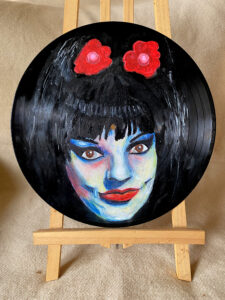 Buntes Portrait (Mixed Media) von Nina Hagen auf einer Schallplatte